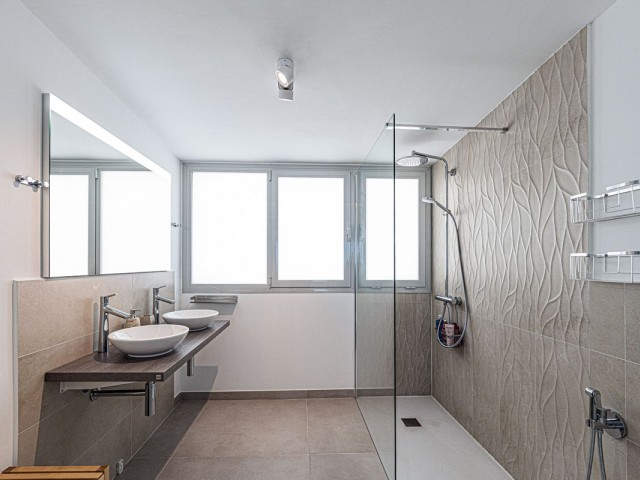 Apartamento con 3 Dormitorios  en Benalmadena