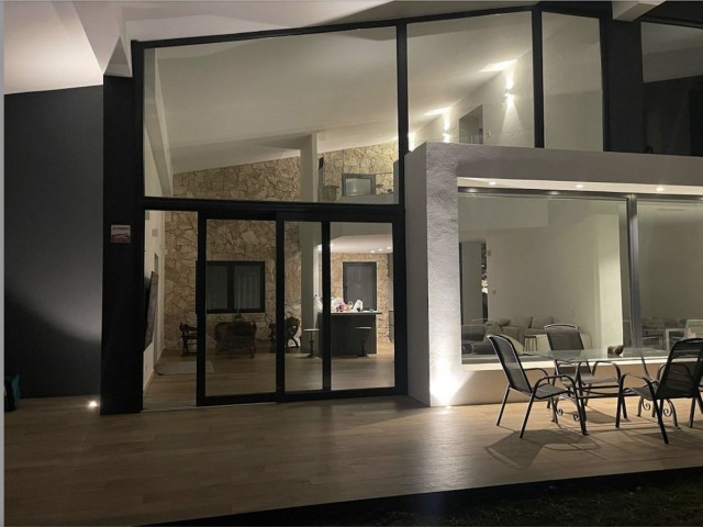 Villa con 3 Dormitorios  en Bel Air