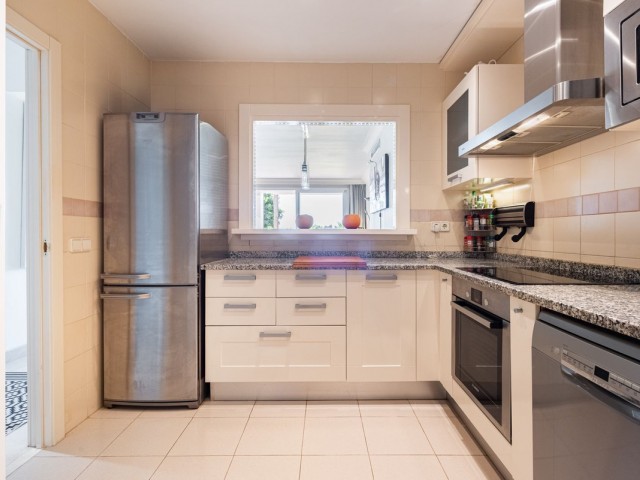 2 Bedrooms Apartment in Benahavís