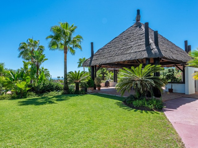 2 Bedrooms Apartment in Benahavís