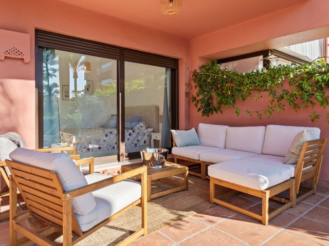 Apartamento con 2 Dormitorios  en Estepona