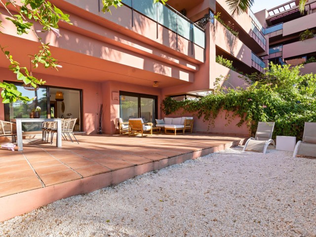 Apartamento con 2 Dormitorios  en Estepona