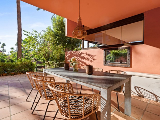 Apartamento con 2 Dormitorios  en Estepona