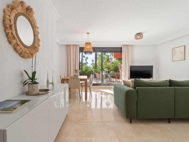 Apartamento con 2 Dormitorios  en Estepona