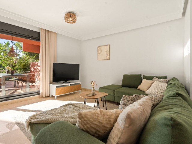 Apartamento con 2 Dormitorios  en Estepona