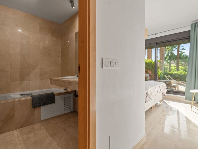 Apartamento con 2 Dormitorios  en Estepona