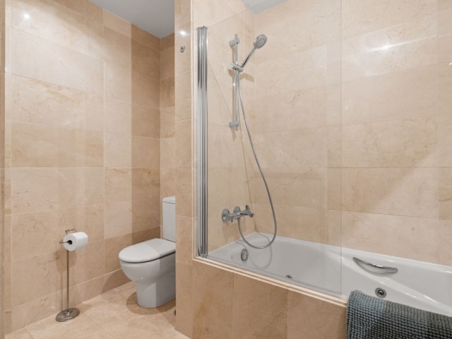 Apartamento con 2 Dormitorios  en Estepona