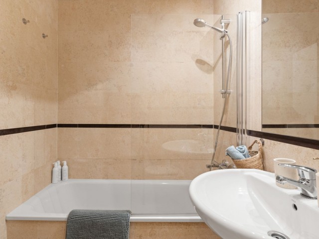 Apartamento con 2 Dormitorios  en Estepona