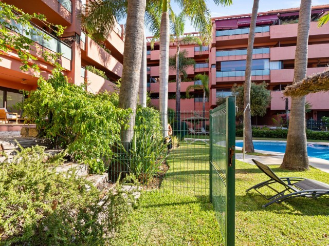 Apartamento con 2 Dormitorios  en Estepona
