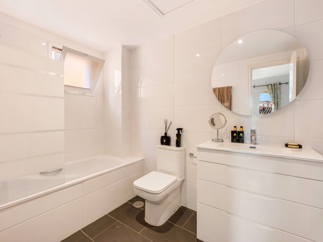 2 Bedrooms Apartment in Nueva Andalucía