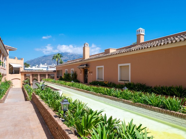 2 Bedrooms Apartment in Nueva Andalucía
