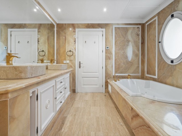3 Bedrooms Apartment in Marbella