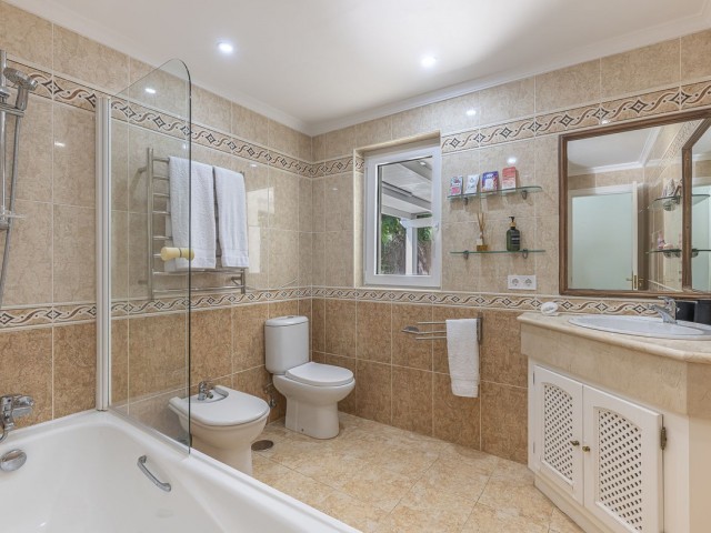 5 Bedrooms Villa in Sotogrande Costa
