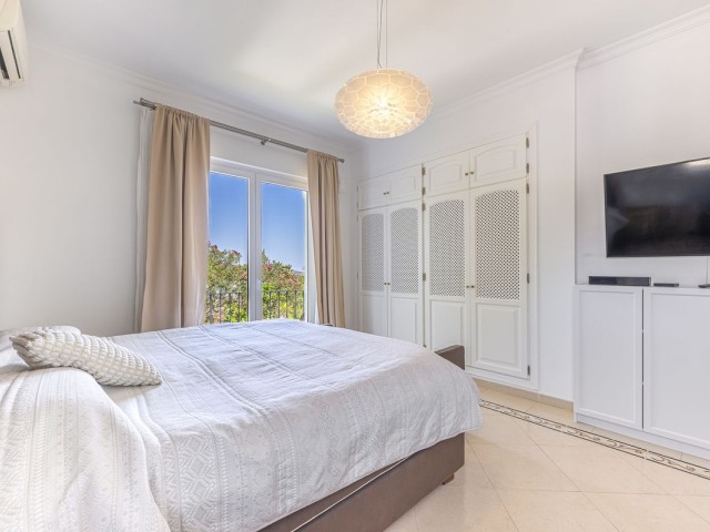 5 Bedrooms Villa in Sotogrande Costa