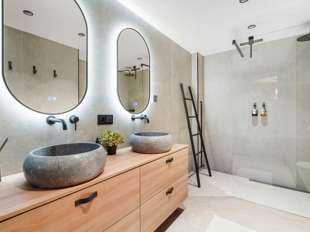 Apartamento con 4 Dormitorios  en Nueva Andalucía