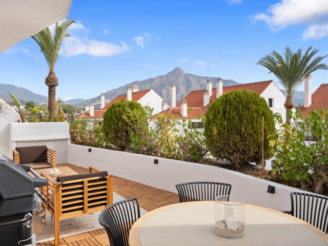 4 Bedrooms Apartment in Nueva Andalucía