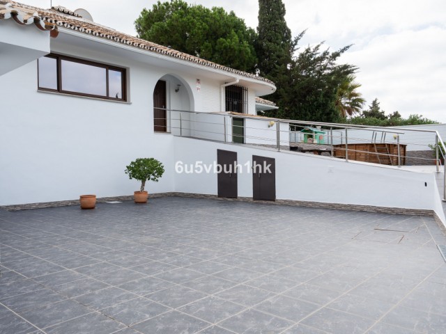 Villa con 4 Dormitorios  en Benalmadena