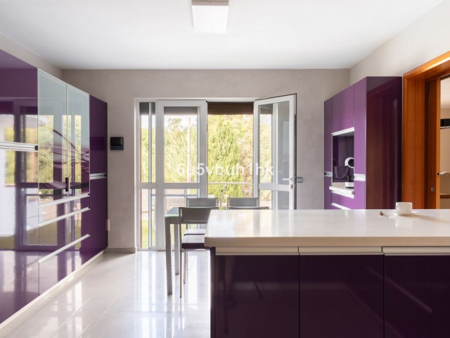 4 Bedrooms Villa in Benalmadena