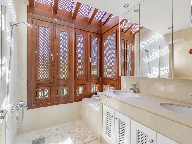 Apartamento con 2 Dormitorios  en Nueva Andalucía