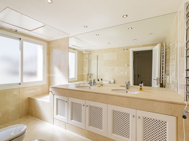Apartamento con 2 Dormitorios  en Nueva Andalucía