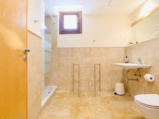 Penthouse in Altos de los Monteros