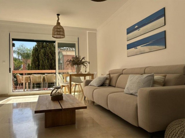 Apartamento con 2 Dormitorios  en Marbesa