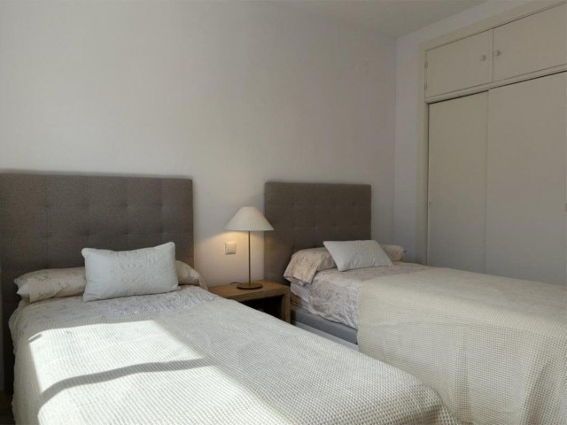 Apartamento con 2 Dormitorios  en Marbesa