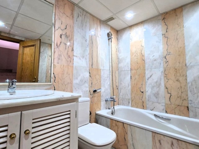 Maison mitoyenne avec 4 Chambres  à La Cala de Mijas