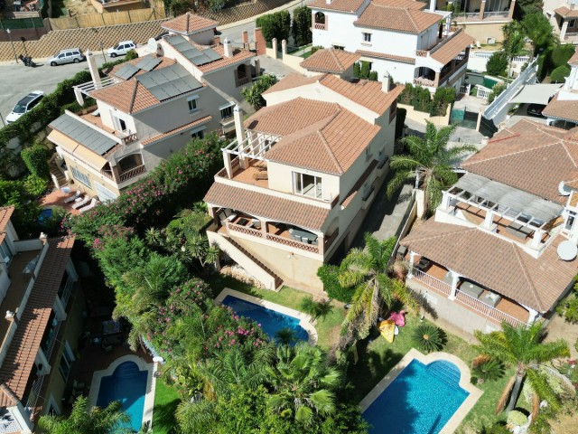 Villa avec 4 Chambres  à Riviera del Sol