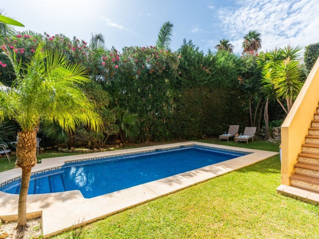 Villa avec 4 Chambres  à Riviera del Sol