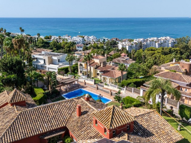 Villa avec 8 Chambres  à Benalmadena