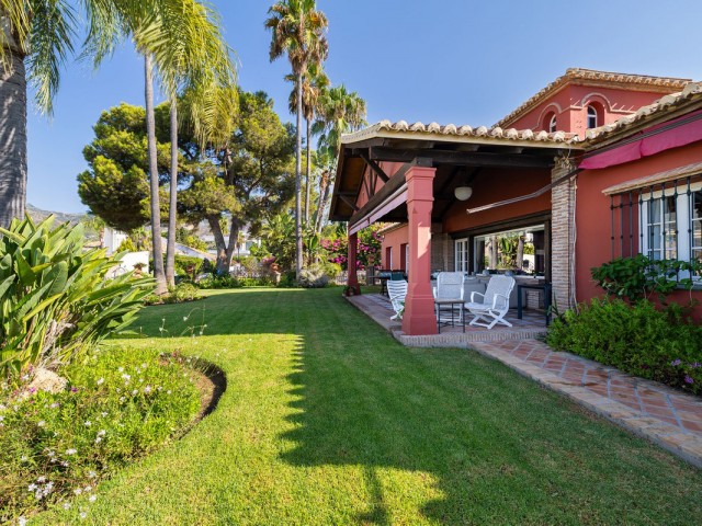 Villa avec 8 Chambres  à Benalmadena