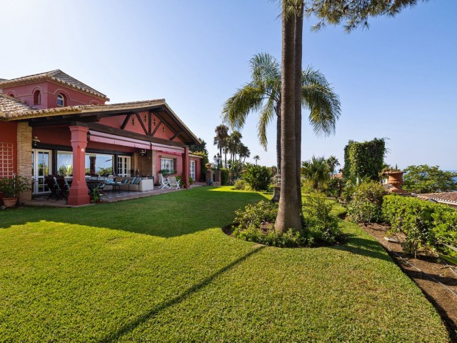 Villa avec 8 Chambres  à Benalmadena