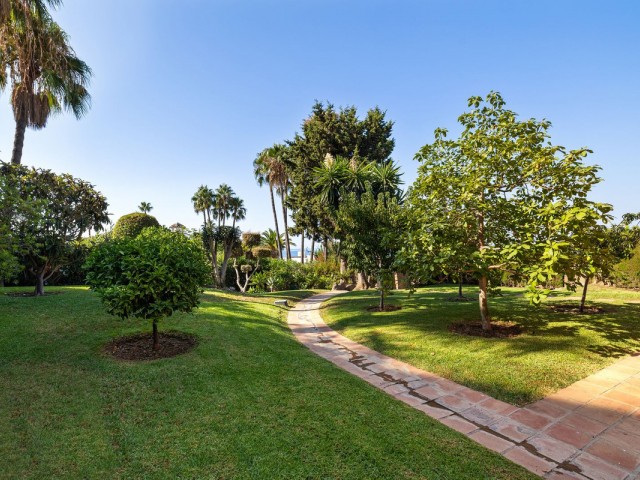 Villa avec 8 Chambres  à Benalmadena