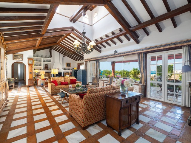 Villa avec 8 Chambres  à Benalmadena