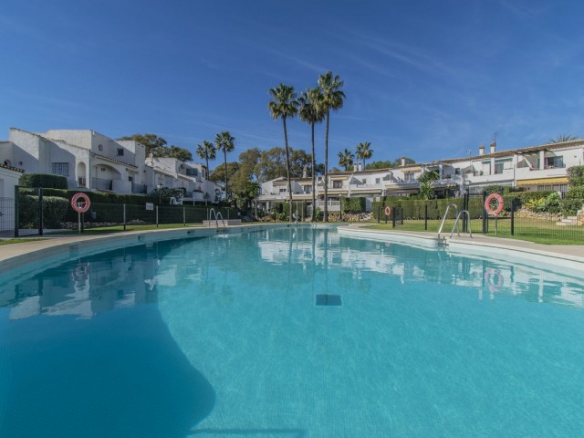 Maison mitoyenne avec 3 Chambres  à Atalaya