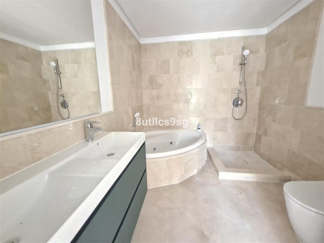 Apartamento con 2 Dormitorios  en Aloha
