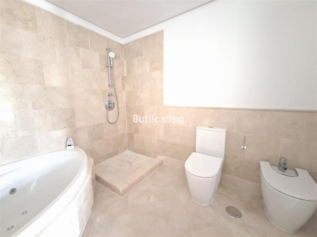 Apartamento con 2 Dormitorios  en Aloha