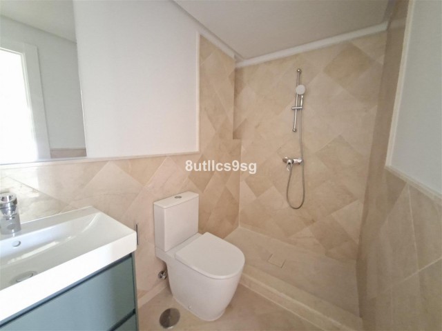Apartamento con 2 Dormitorios  en Aloha