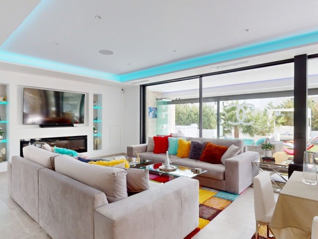 5 Slaapkamer Villa in La Cala