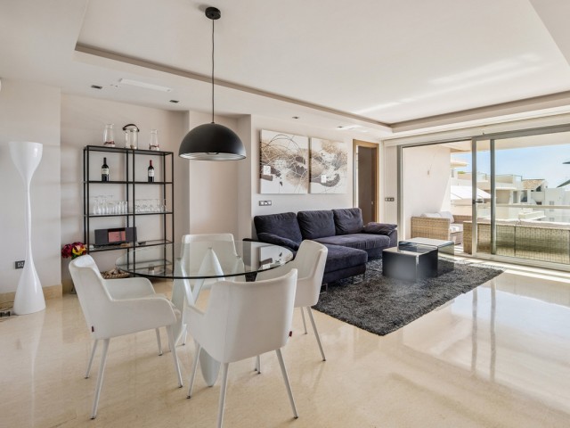 2 Bedrooms Apartment in Benahavís