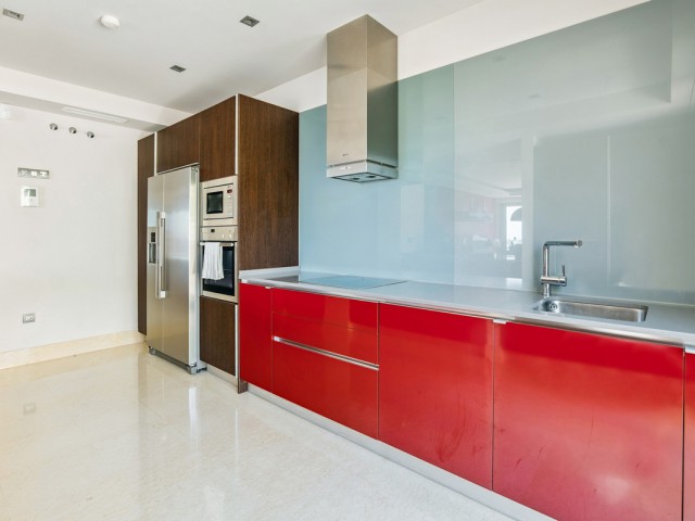 2 Bedrooms Apartment in Benahavís