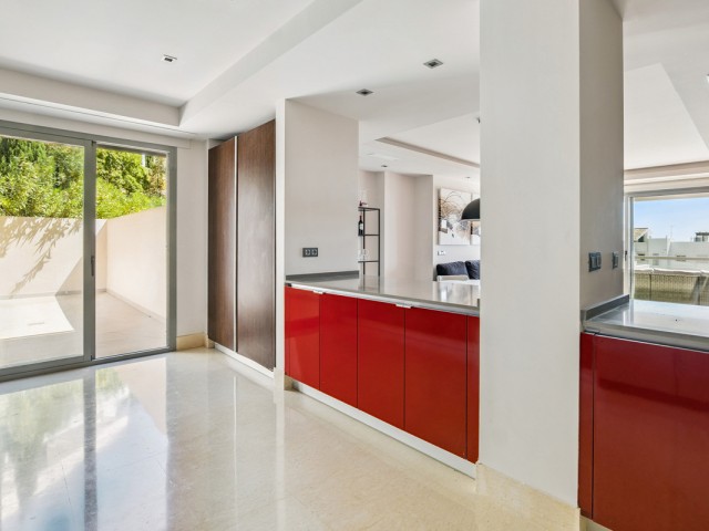 2 Bedrooms Apartment in Benahavís