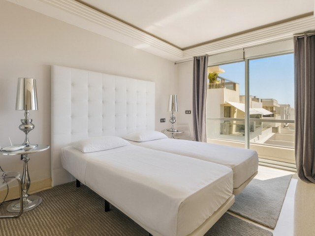 2 Bedrooms Apartment in Benahavís