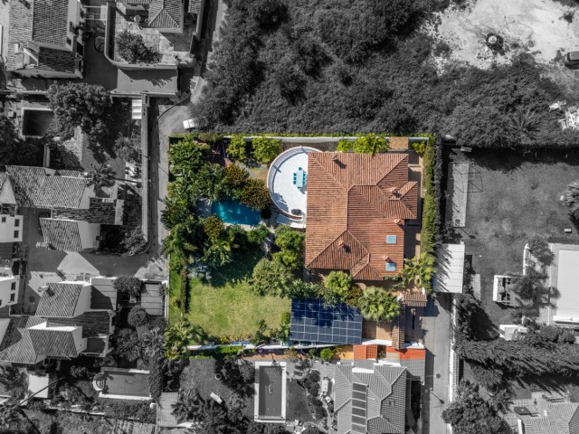 7 Bedrooms Villa in Marbella