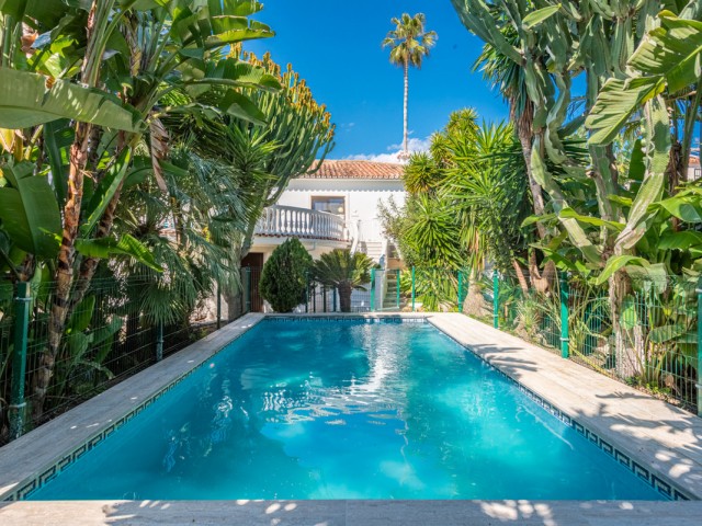 7 Bedrooms Villa in Marbella