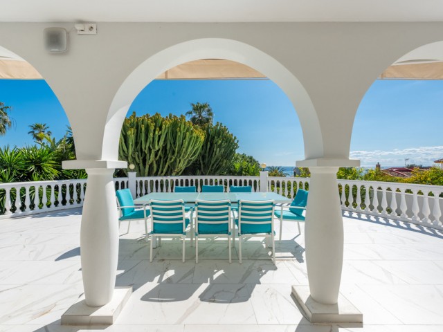 7 Bedrooms Villa in Marbella