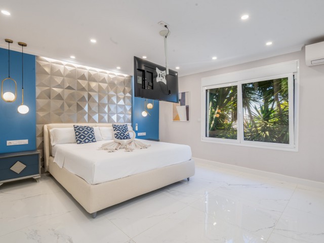7 Bedrooms Villa in Marbella