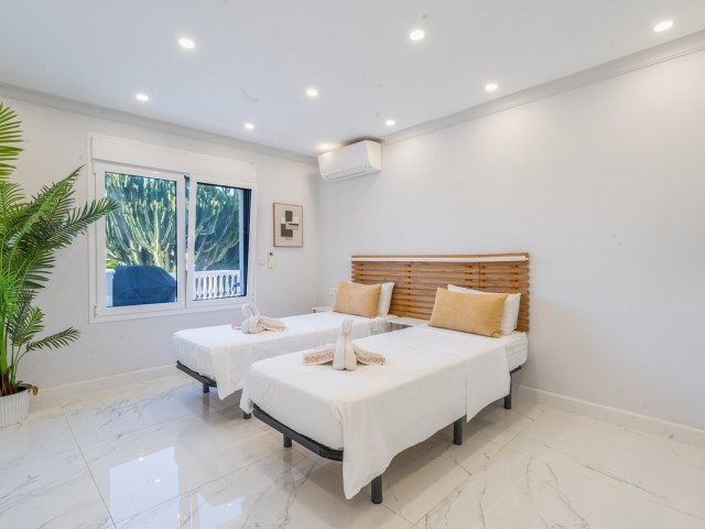 7 Bedrooms Villa in Marbella