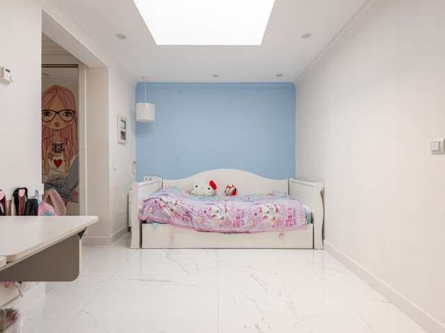 7 Bedrooms Villa in Marbella